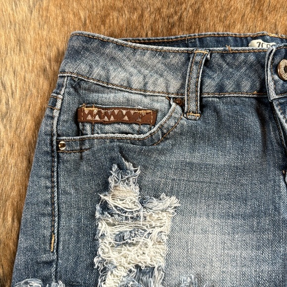 Size 5 Jean Shorts - Picture 4 of 4